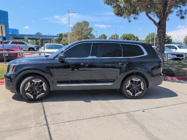 Used 2025 Kia Telluride EX w/ EX Captain's Chair Package FWD image 2