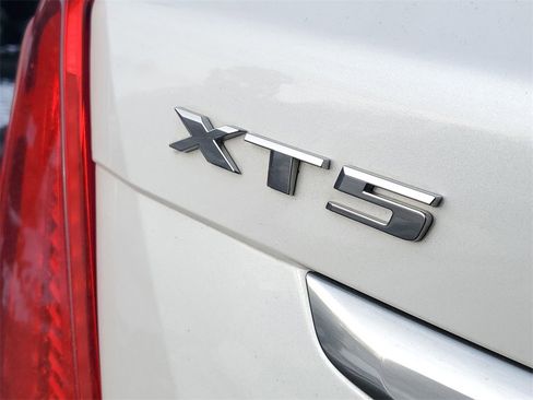 Used 2018 Cadillac XT5 Luxury w/ Driver Awareness Package image 8