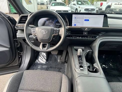 Used 2023 Toyota Crown w/ Carpet Mat Package (TMS) AWD/4WD image 31