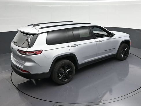 Used 2024 Jeep Grand Cherokee L Laredo AWD/4WD image 23
