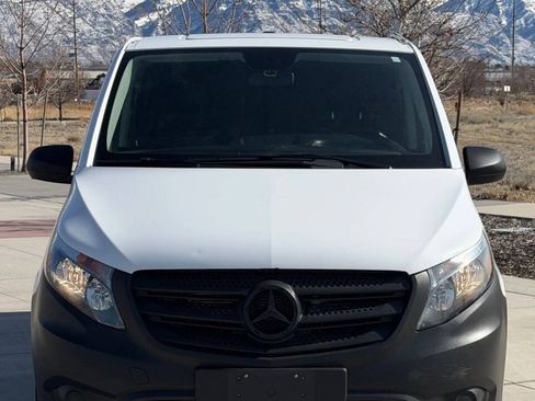 Used 2021 Mercedes-Benz Metris image 2