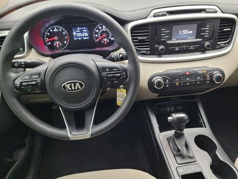 Used 2017 Kia Sorento FWD image 22