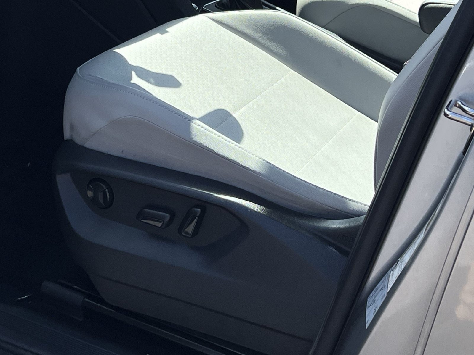 Used 2020 Volkswagen Tiguan SE w/ Panoramic Sunroof Package AWD/4WD image 19