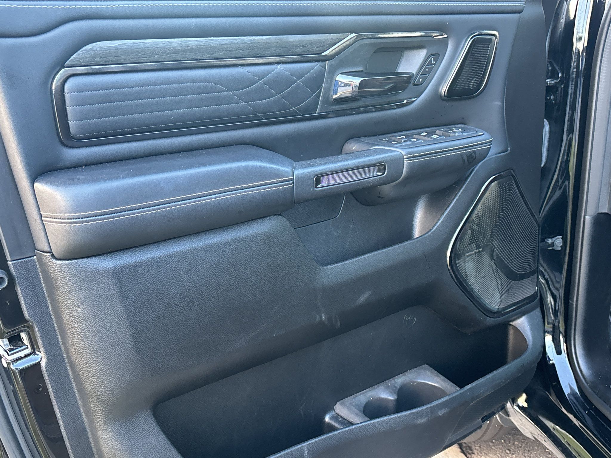Used 2025 RAM 1500 Limited AWD/4WD image 10