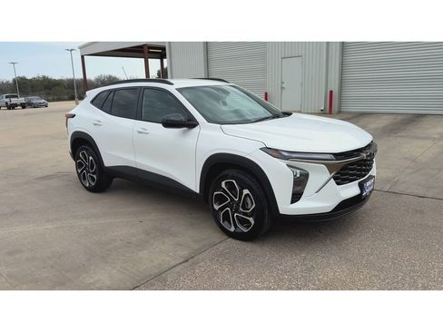 New 2026 Chevrolet Trax RS image 2