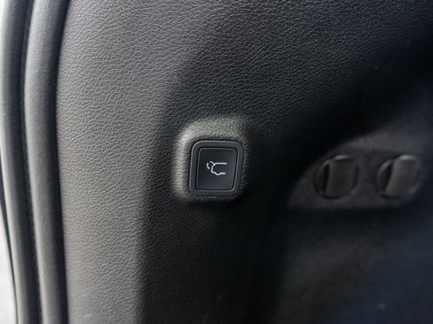 Used 2019 Jeep Cherokee High Altitude AWD/4WD image 11
