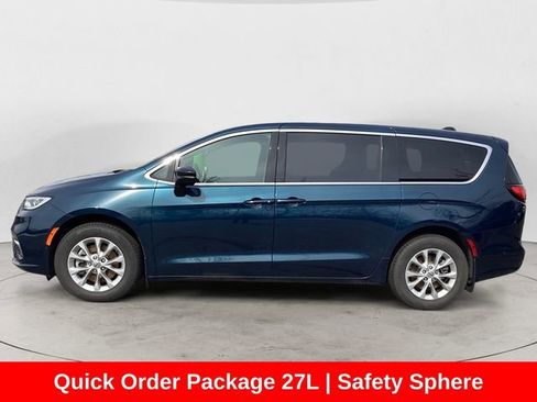 New 2025 Chrysler Pacifica Select image 2