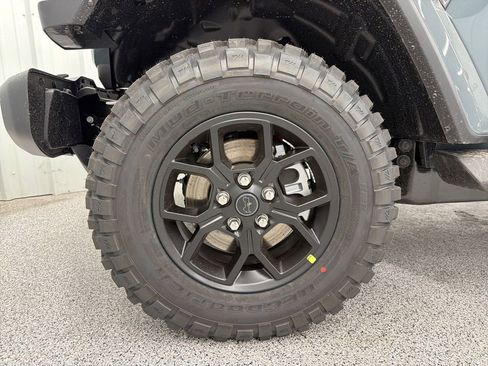 New 2026 Jeep Gladiator Sport AWD/4WD image 9
