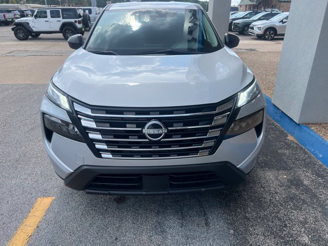 Used 2024 Nissan Rogue S AWD/4WD image 3