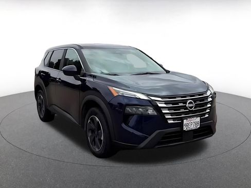 Used 2025 Nissan Rogue SV FWD image 3