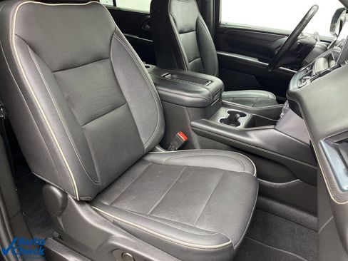 Used 2023 GMC Yukon XL SLT w/ SLT Premium Package image 26