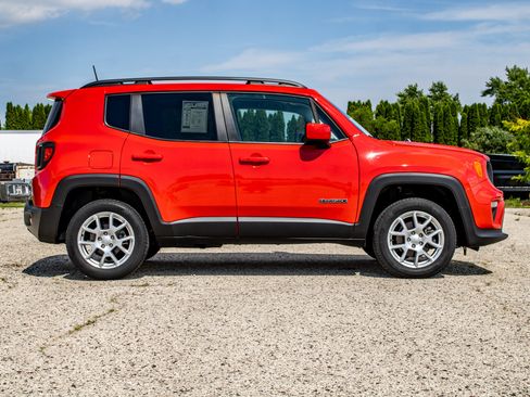 Used 2020 Jeep Renegade Latitude w/ Cold Weather Group AWD/4WD image 2