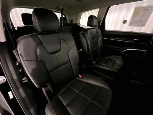 Used 2023 Kia Telluride EX w/ EX Captain's Chair Package AWD/4WD image 16