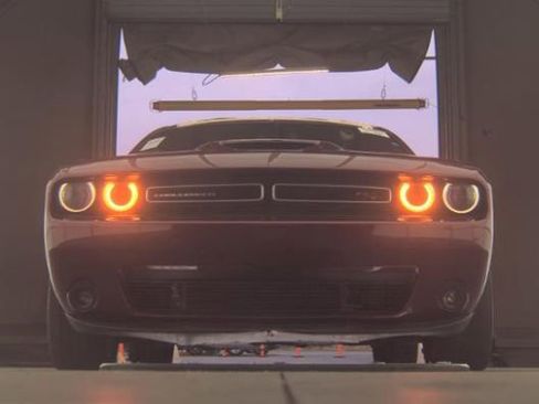 Used 2019 Dodge Challenger R/T image 3