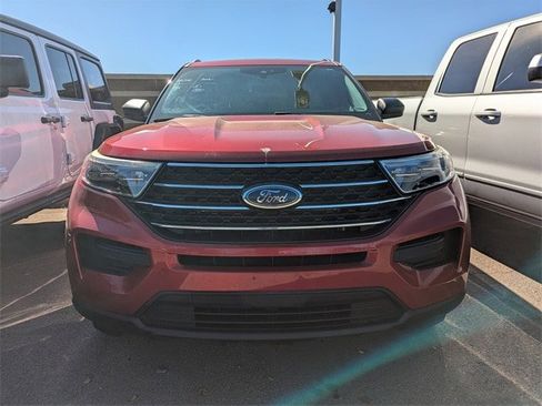 Used 2020 Ford Explorer XLT image 2