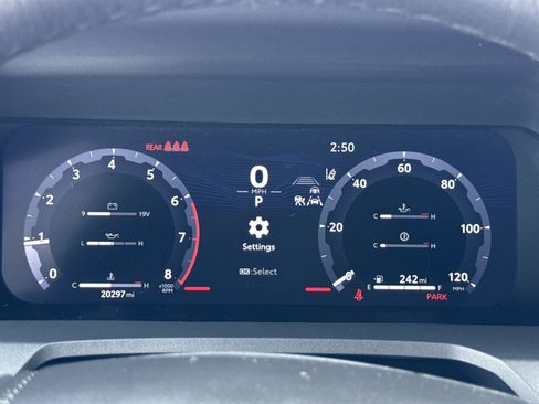 Used 2025 Toyota Tacoma TRD Sport AWD/4WD image 19
