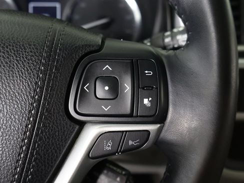 Used 2017 Toyota Highlander XLE AWD/4WD image 49