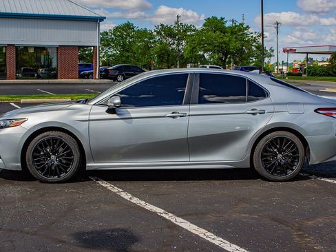 Used 2020 Toyota Camry SE FWD image 5