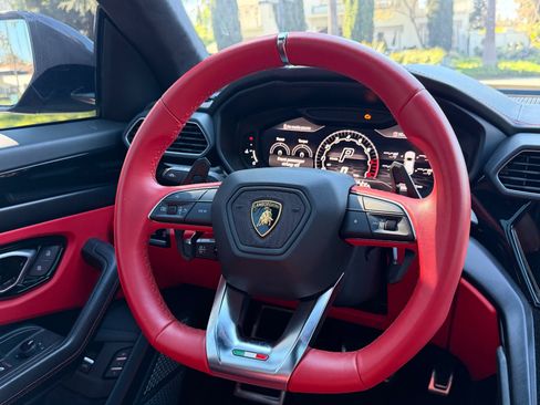 Used 2022 Lamborghini Urus AWD/4WD image 10