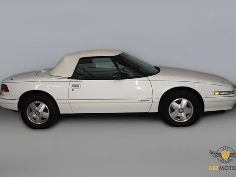Used 1990 Buick Reatta Convertible FWD image 4