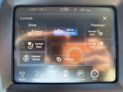 Used 2018 Jeep Cherokee Overland w/ Technology Group AWD/4WD image 41