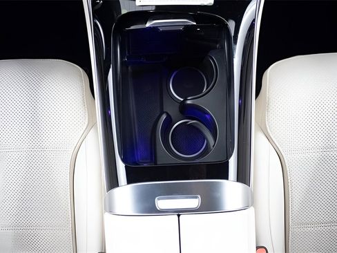 Used 2025 Mercedes-Benz GLC 350e 4MATIC image 28