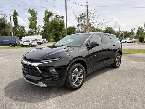 Used 2025 Chevrolet Blazer LT FWD image 8