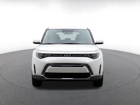 Used 2025 Kia Soul LX w/ LX Technology Package FWD image 2