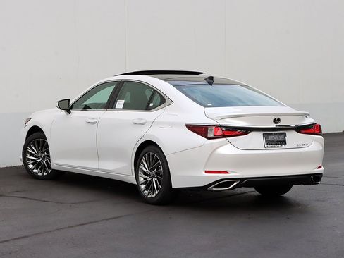 New 2025 Lexus ES 350 Ultra Luxury image 10