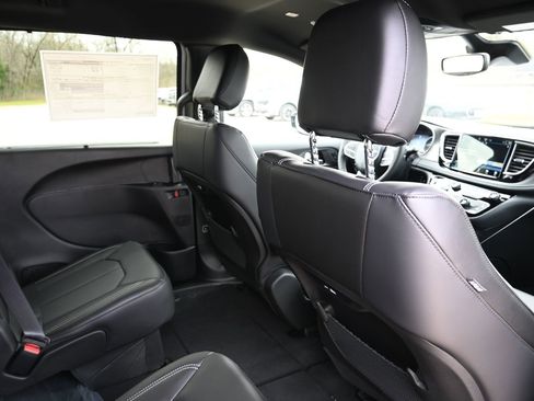 New 2026 Chrysler Pacifica Select image 26