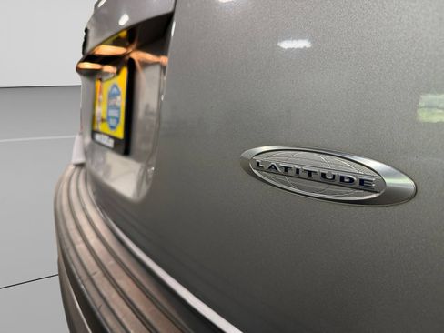 Used 2016 Jeep Compass Latitude AWD/4WD image 39