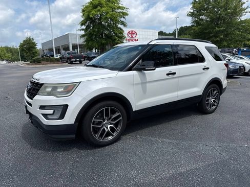 Used 2017 Ford Explorer Sport w/ Equipment Group 401A AWD/4WD image 2