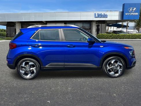 New 2025 Hyundai Venue SEL image 8