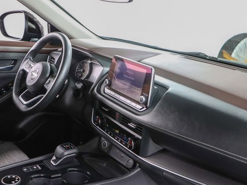 Used 2023 Nissan Rogue SV image 25