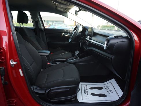 Used 2021 Kia Forte LXS FWD image 22