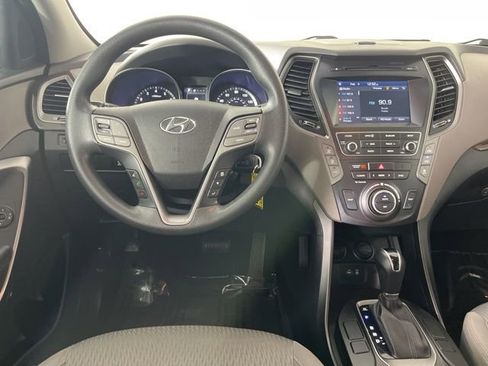Used 2018 Hyundai Santa Fe SE image 7