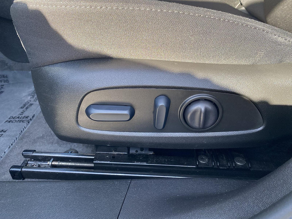 Certified 2025 Chevrolet Malibu LT FWD image 10