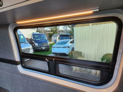 Used 2025 Mercedes-Benz Sprinter 2500 image 28