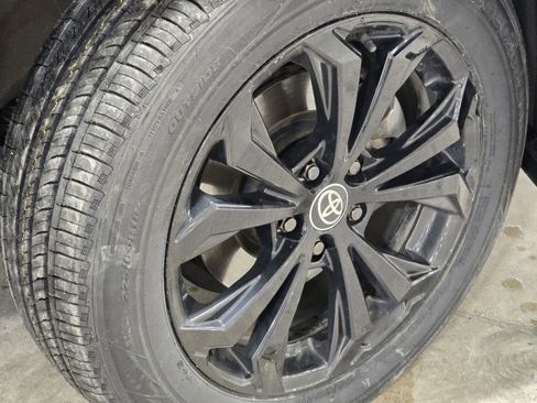 Used 2022 Toyota RAV4 XSE AWD/4WD image 25