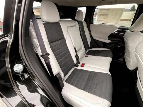 New 2025 Mitsubishi Outlander SE image 9