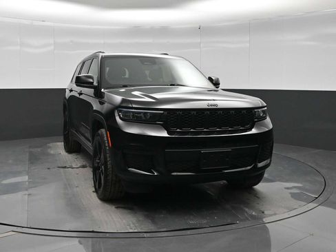 Used 2022 Jeep Grand Cherokee L Laredo AWD/4WD image 2