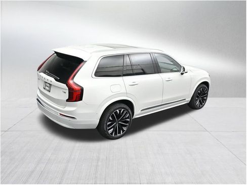 New 2026 Volvo XC90 T8 Plus AWD/4WD image 17