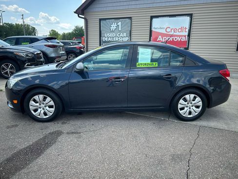 Used 2014 Chevrolet Cruze LS FWD image 8