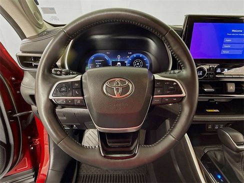 Used 2023 Toyota Highlander Limited image 11