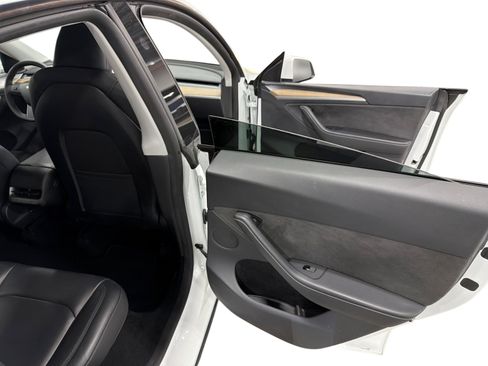 Certified 2023 Tesla Model Y AWD image 12