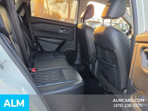 Used 2021 Nissan Rogue Platinum image 18