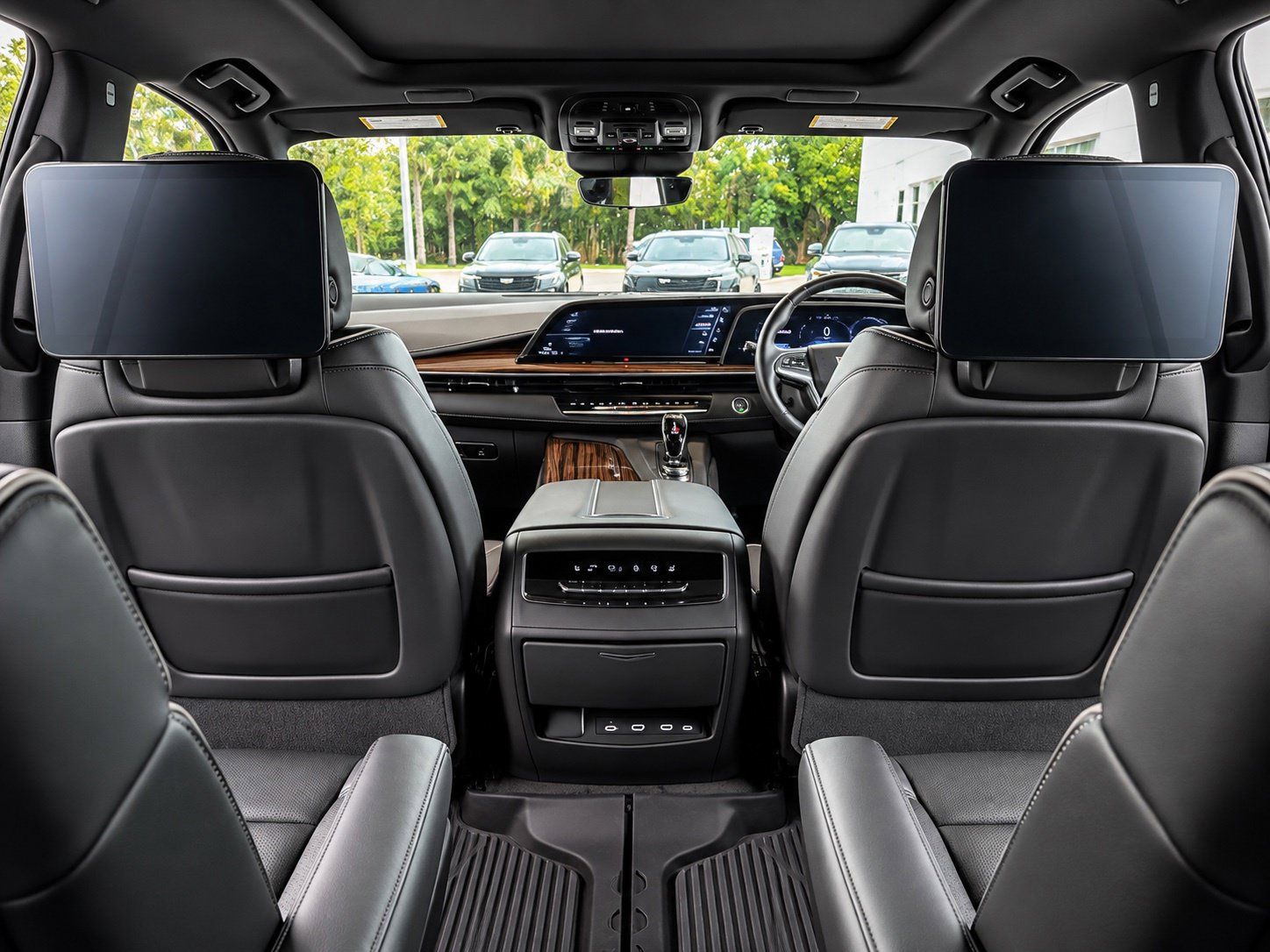 Used 2024 Cadillac Escalade ESV Premium Luxury AWD/4WD image 11