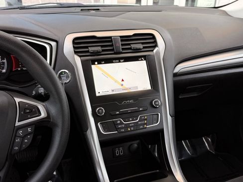 Used 2019 Ford Fusion SE FWD image 30