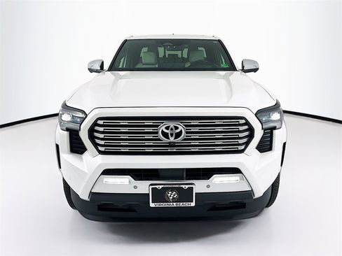 Used 2024 Toyota Tacoma Limited w/ Limited Package (LT) image 5