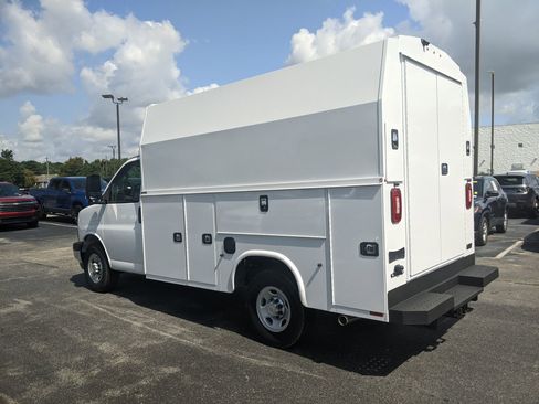 New 2025 Chevrolet Express 3500 w/ Power Convenience Package image 6